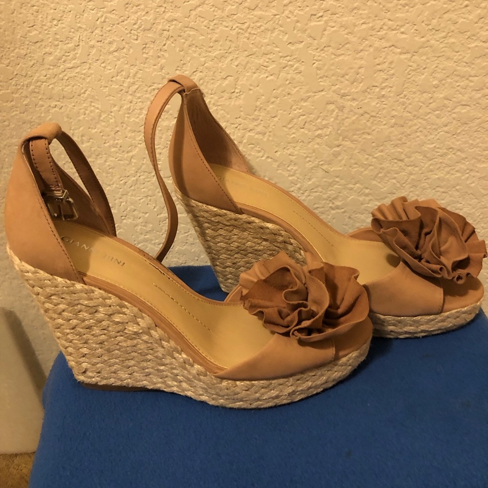 Gianni Bini Wedge Sandals Dusty Rose with Pom Pom Size 9